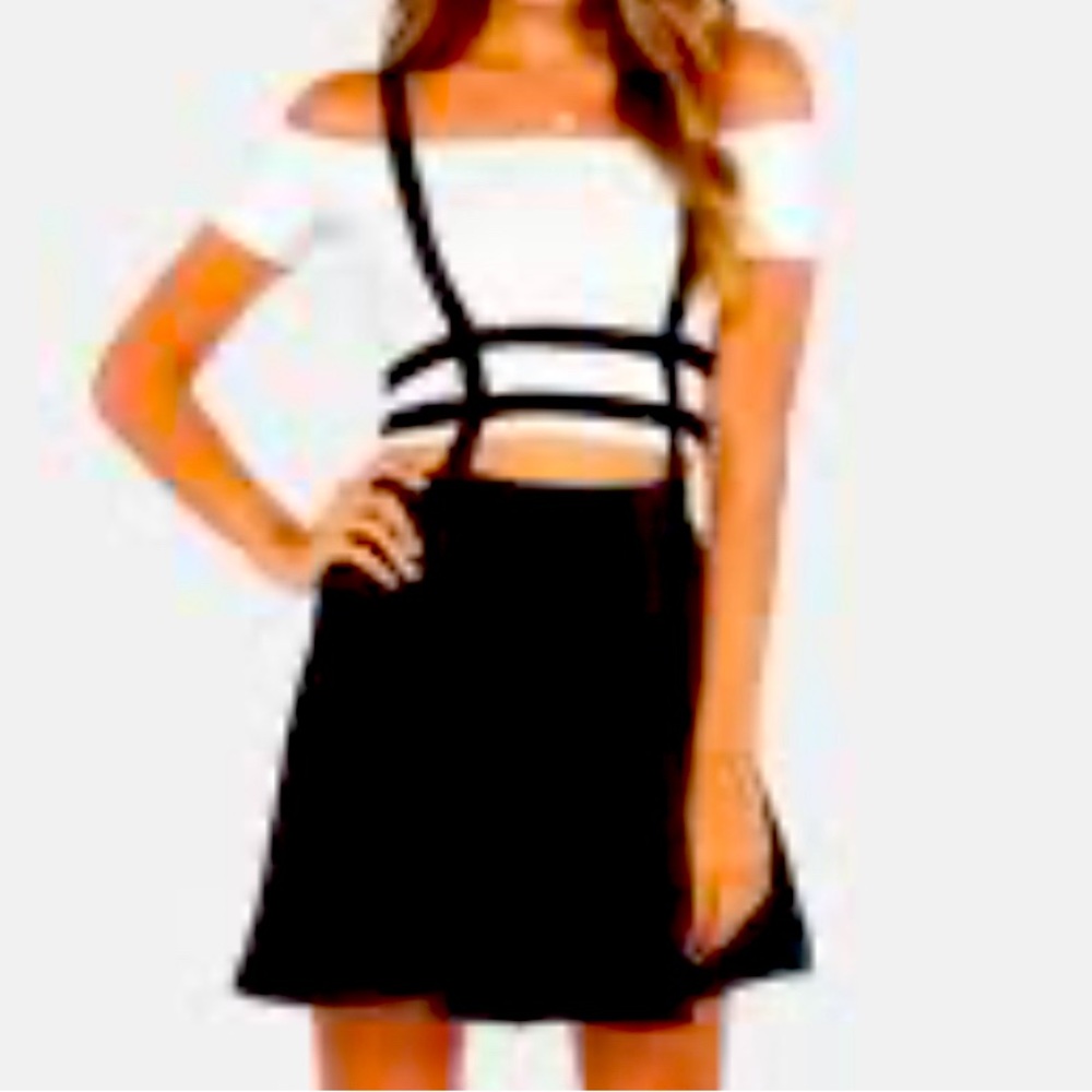 NWT XL skirt with suspenders runs small